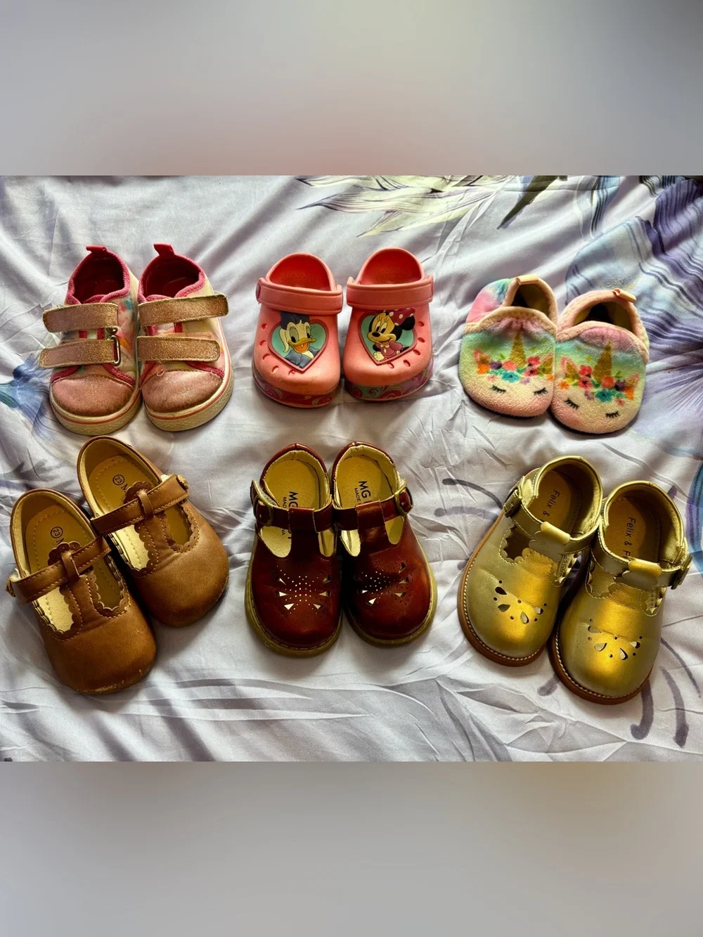 6 pair of baby size 7 shoes